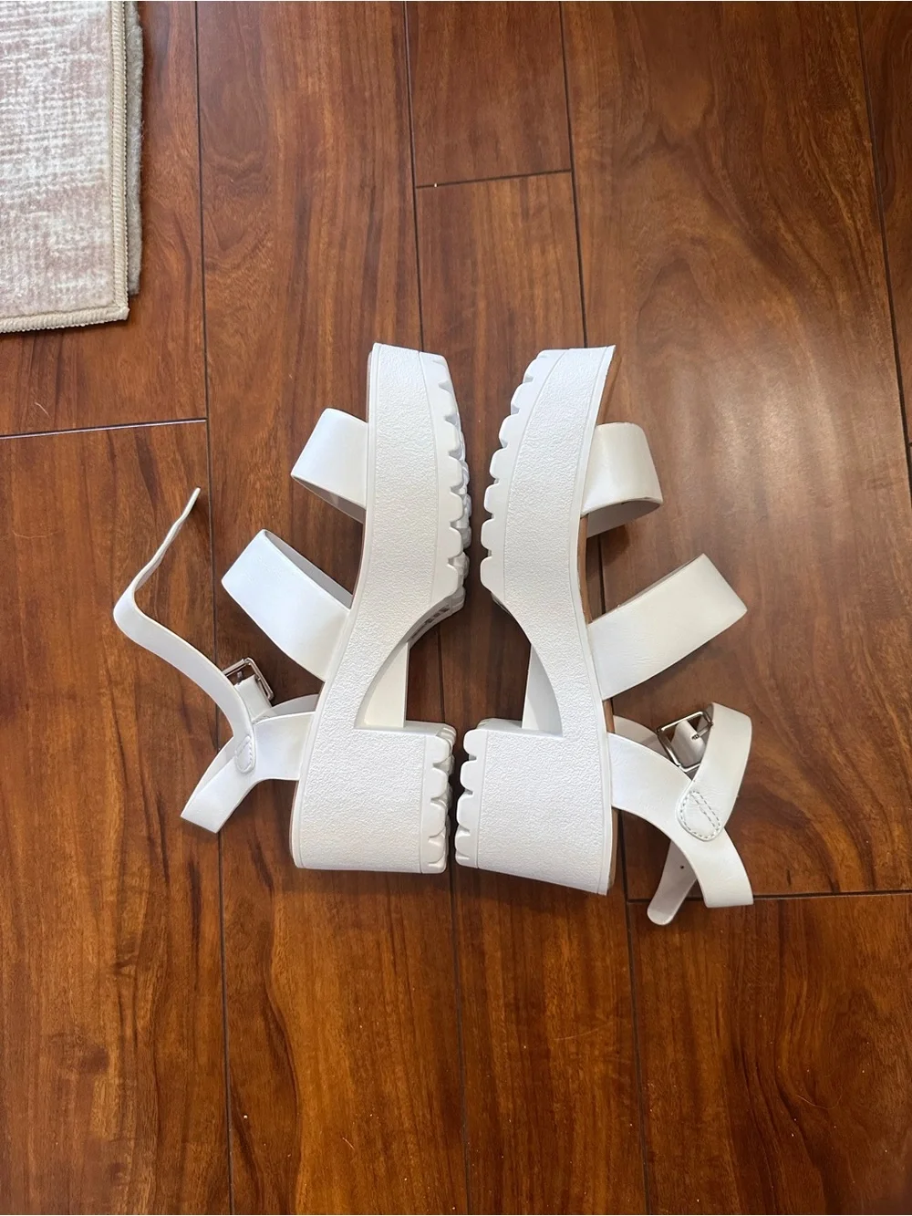 NWT SODA Chunky Platform Strappy Sandals - White
